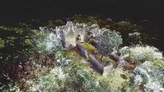 El remplo religioso se encuentra en medio de la laguna