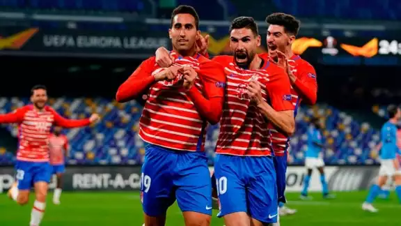 Granada dejó fuera de la Europa League al Napoli Granada dejó fuera de la Europa League al Napoli