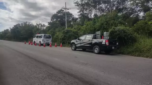 Al llegar al kilómetro 22 del entronque Dzonot Aké, carretera Tizimín-Colonia Yucatán, fueron interceptados por la unidad de la Cruz Roja Mexicana
