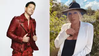 El cantante impactó a los televidentes con su transformación al mostrarse como 'La Tesorito'