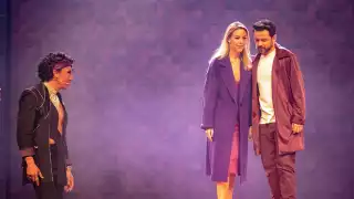 Siete Veces Alma se trata de un musical atípico, pues los actores no cantan, sino que hay una banda sonora a su alrededor