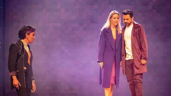 Siete Veces Alma se trata de un musical atípico, pues los actores no cantan, sino que hay una banda sonora a su alrededor