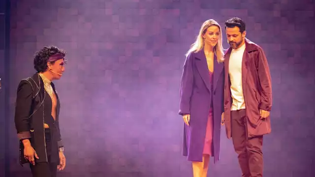 Siete Veces Alma se trata de un musical atípico, pues los actores no cantan, sino que hay una banda sonora a su alrededor