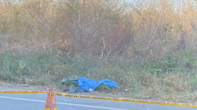 El cuerpo quedó a un costado de la carretera