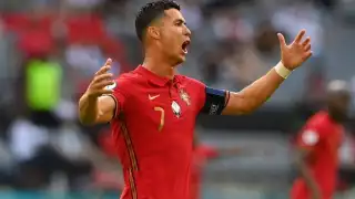 La empleada de la agencia cargó más de 200 viajes a sus tarjetas de crédito, los cuales nunca realizó.