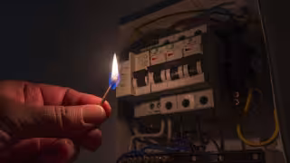 Continúan fallas eléctricas en José María Morelos tras una semana de afectaciones