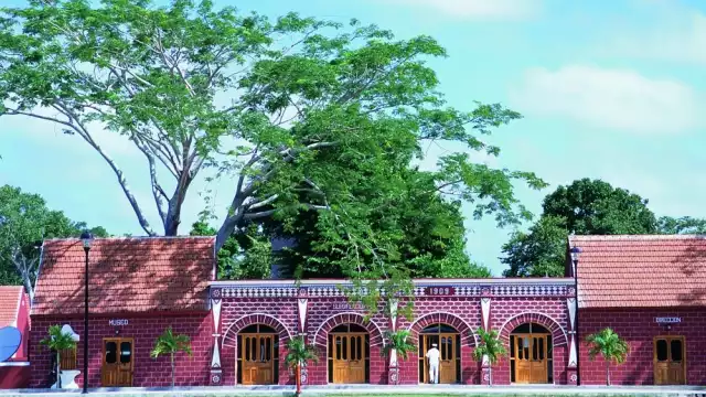 La exhacienda mantiene su color rojo tras un proceso de restauración