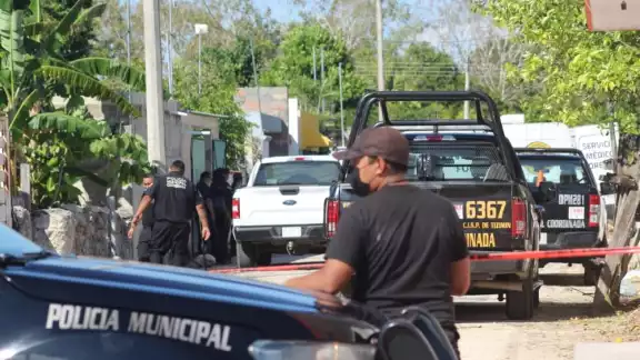 Al sitio arribaron policías municipales y estatales quienes al confirmar el deceso acordonaron la zona Al sitio arribaron policías municipales y estatales quienes al confirmar el deceso acordonaron la zona