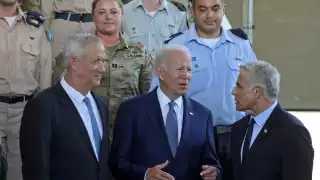 Joe Biden se reunió con el Ministro de Defensa de Israel, Benny Gantz, y el Primer Ministro, Yair Lapid, a su llegada a Tel Aviv