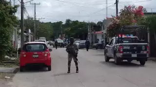 El sitio de la ejecución de un hombre en la Región 102 de Cancún fue acordonado por policías y se mantiene vigilado por agentes de la Guardia Nacional