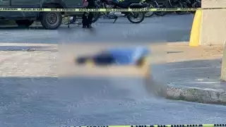 La mujer quedó tirada en calles del Barrio de Santa Ana en Campeche tras ser herida de muerte por su pareja, quien escapó tras cometer el feminicidio