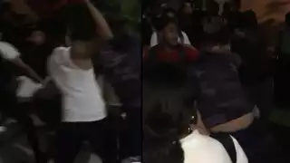 En el video que circula en redes sociales se ve cómo los estudiantes iniciaron a darse golpes en el Parque Hábitat 2 de Chetumal