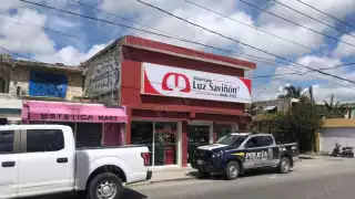 Policías se entrevistaron con los testigos del robo armado ocurrido en la casa de empeño 'Montepío Luz Saviñón' de la Región 2019 de Cancún