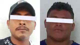 Los dos detenidos terminaron en las instalciones de la FGE Quintana Roo en Chetumal, donde serán investigados por su presunta participación en un atraco armado en un expendio refresquero