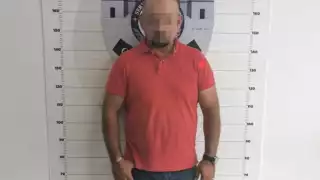 El hombre que petaba de manera ilegal un arma exclusiva del Ejército, fue llevado hacia la FGE Quintana Roo en Playa del Carmen para definir su situación legal