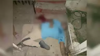 El cuerpo del hombre asesinado quedó afuera de su vivienda en Villas Otoch Paraíso, de donde fue retirado para ser trasladado al Semefo de Cancún