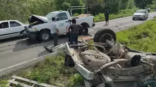 Los heridos fueron llevados de urgencia al Hospital General de Carrillo Puerto tras el choque, que provocó una volcadura