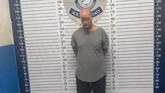 El hombre extranjero permanecerá en la FGE Quintana Roo en Playa del Carmen, donde podría ser acusado de delitos contra la salud