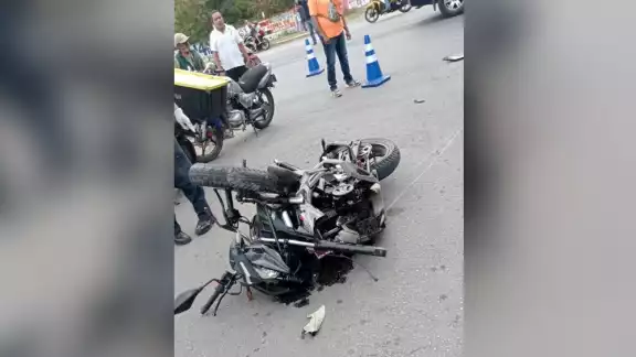 El motociclista falleció en el sitio del accidente luego de que un taxi se atravesara y causara el choque en Chetumal