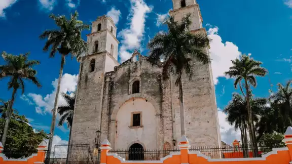 La antigua campana de Tekal de Venegas ahora se encuentra en Espita