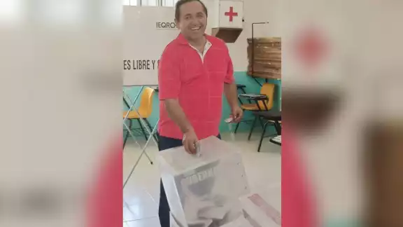 Nivardo Mena Villanueva se cambió al partido Movimiento Auténtico Social para buscar ser electo como Gobernador de Quintana Roo Nivardo Mena Villanueva se cambió al partido Movimiento Auténtico Social para buscar ser electo como Gobernador de Quintana Roo