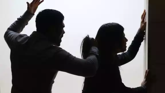 El imputado agredió física y verbalmente a su progenitora