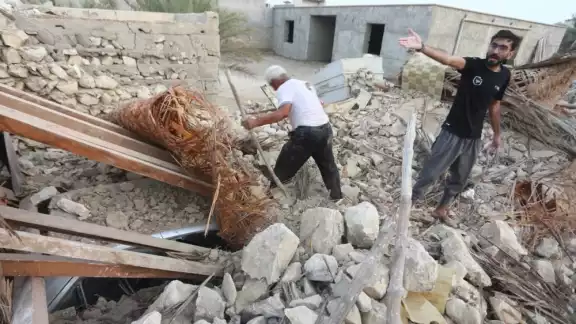 La ciudad de Sayeh Khosh resultó dañada en un 50 por ciento de su extensión territorial, indicó el gobernador provincial iraní  Mehdi Dousti