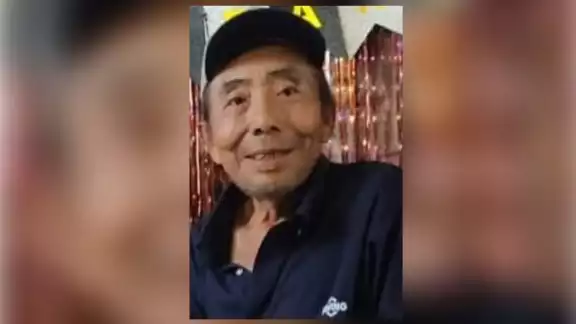 El abuelito desaparecido en José María Morelos vestía pantalón negro, camisa manga larga color blanco con rayas color rojo, y sandalias negras al momento de su extravío El abuelito desaparecido en José María Morelos vestía pantalón negro, camisa manga larga color blanco con rayas color rojo, y sandalias negras al momento de su extravío