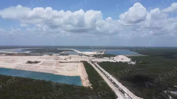AMLO denunció en días pasados que Calica seguía extrayendo material pétreo en Playa del Carmen, pese a la prohibición que tenía de realizar este tipo de trabajos AMLO denunció en días pasados que Calica seguía extrayendo material pétreo en Playa del Carmen, pese a la prohibición que tenía de realizar este tipo de trabajos