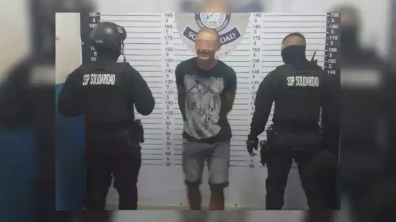 El detenido con droga en Playa del Carmen fue llevado a la FGE Quintana Roo para definir su situación legal; podría ser acusado por delitos contra la salud