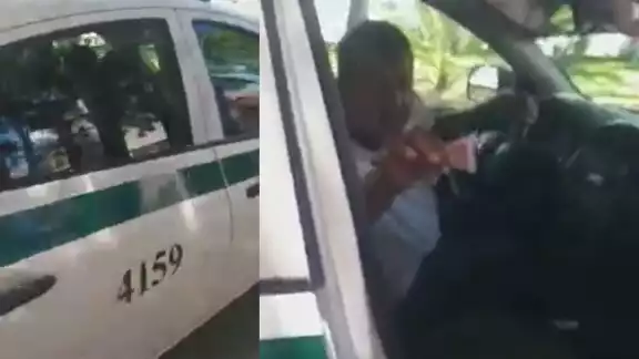 El taxista de Cancún lanzó una grosería a una mujer que le pidió que mostrara el tarifario para corroborar el costo del pasaje que él exigía reiteradamente El taxista de Cancún lanzó una grosería a una mujer que le pidió que mostrara el tarifario para corroborar el costo del pasaje que él exigía reiteradamente