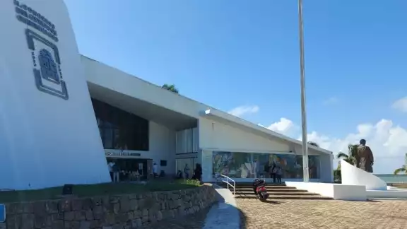 La nueva diputada Alfonsa Padilla indicó que dentro de la Sala de Sesiones del Congreso de Quintana Roo no existen rampas para personas con dicapacidad La nueva diputada Alfonsa Padilla indicó que dentro de la Sala de Sesiones del Congreso de Quintana Roo no existen rampas para personas con dicapacidad