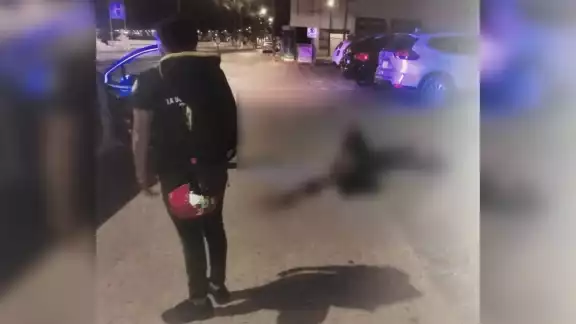 El hombre fue valorado por paramédicos, pero se negó ser trasladado al Hospital General de Cozumel para que fuese atendido tras la golpiza propinada por asaltantes El hombre fue valorado por paramédicos, pero se negó ser trasladado al Hospital General de Cozumel para que fuese atendido tras la golpiza propinada por asaltantes
