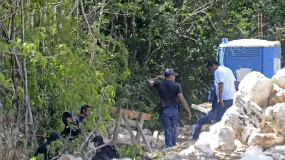 La narcofosa fue hallada atrás de una obra en construcción en el fraccionamiento Paseos Kusamil, Región 110 en Cancún La narcofosa fue hallada atrás de una obra en construcción en el fraccionamiento Paseos Kusamil, Región 110 en Cancún
