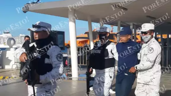 El exelemento de la Guardia Nacional fue detenido en Playa del Carmen y regresado a Cozumel El exelemento de la Guardia Nacional fue detenido en Playa del Carmen y regresado a Cozumel