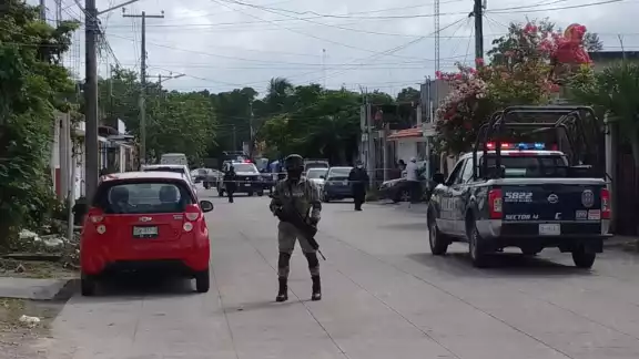 El sitio de la ejecución de un hombre en la Región 102 de Cancún fue acordonado por policías y se mantiene vigilado por agentes de la Guardia Nacional El sitio de la ejecución de un hombre en la Región 102 de Cancún fue acordonado por policías y se mantiene vigilado por agentes de la Guardia Nacional