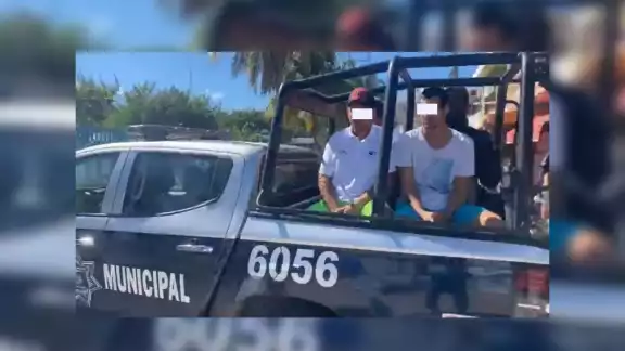 Los migrantes indocumentados detenidos en Isla Mujeres fueron trasladados a Cancún hacia las instalaciones del INM Los migrantes indocumentados detenidos en Isla Mujeres fueron trasladados a Cancún hacia las instalaciones del INM