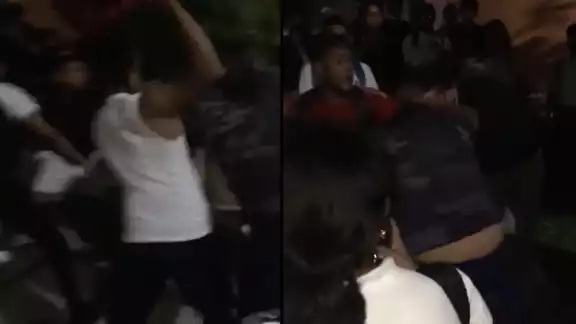 En el video que circula en redes sociales se ve cómo los estudiantes iniciaron a darse golpes en el Parque Hábitat 2 de Chetumal En el video que circula en redes sociales se ve cómo los estudiantes iniciaron a darse golpes en el Parque Hábitat 2 de Chetumal