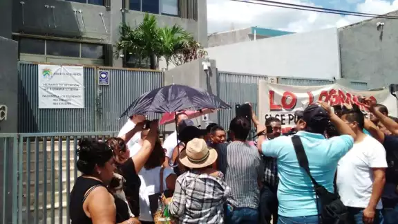 La empresa Derimaya se vio envuelta en un escándalo tras no realizar la regularización de predios de la colonia Luis Donado Colosio en Playa del Carmen La empresa Derimaya se vio envuelta en un escándalo tras no realizar la regularización de predios de la colonia Luis Donado Colosio en Playa del Carmen