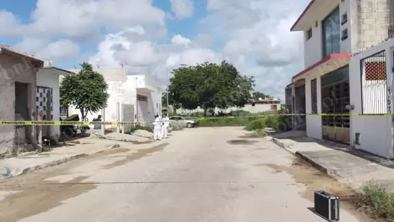Servicios Periciales de la FGE Quintana Roo recogieron los casquillos percutidos tras el 'levantón' en el fraccionamiento Caribe de Chetumal