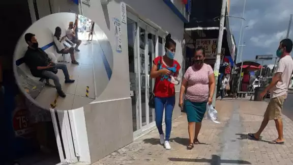Médicos particulares aseguran que sus pacientes rechazan acudir a un hospital público en Playa del Carmen por temor al COVID-19