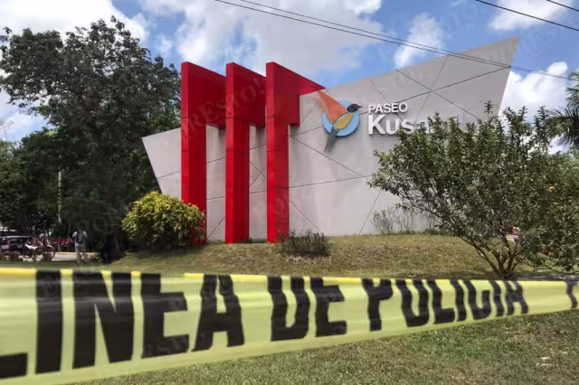 La Policía en Cancún acordonó la zona donde ocurrió el ataque abalazos del hombre en la ciudad, en espera de Servicios Periciales de la FGE Quintana Roo