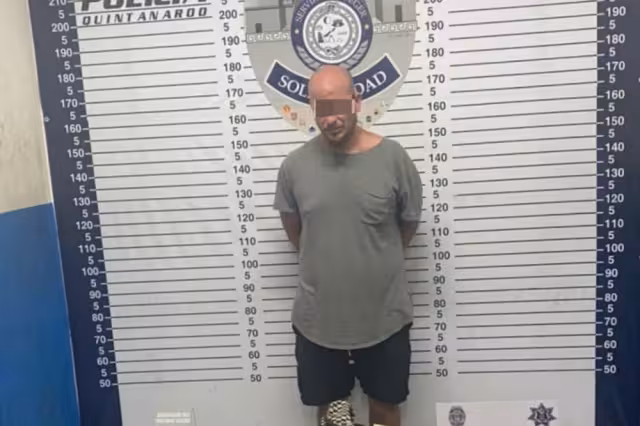 El hombre extranjero permanecerá en la FGE Quintana Roo en Playa del Carmen, donde podría ser acusado de delitos contra la salud