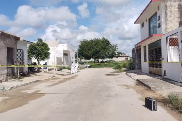 Servicios Periciales de la FGE Quintana Roo recogieron los casquillos percutidos tras el 'levantón' en el fraccionamiento Caribe de Chetumal