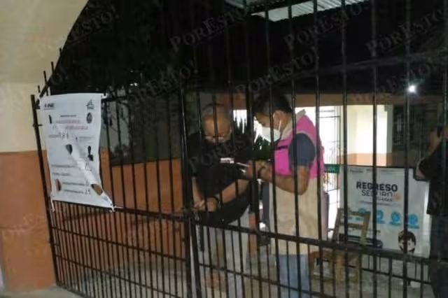 Los funcionarios de casilla en Uayma, realizaron el cierra de los lugares donde se ubicaban las urnas de votación