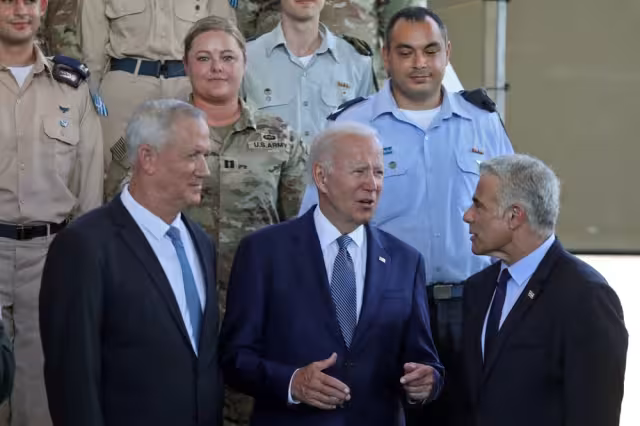 Joe Biden se reunió con el Ministro de Defensa de Israel, Benny Gantz, y el Primer Ministro, Yair Lapid, a su llegada a Tel Aviv