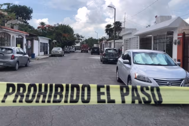 La zona del asesinato de 'El Wacho' en Cancún permaneció acordonada durante las primeras investigaciones del caso