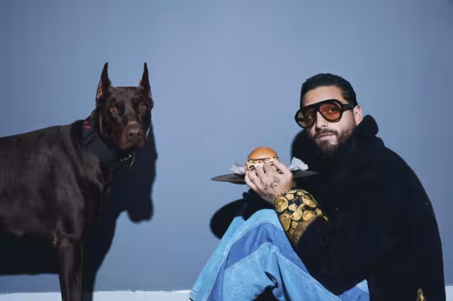 Maluma lanza Dembow, "primer restaurante digital" de hamburguesas y hot dogs