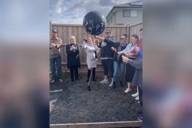 El video muestra la reacción del papá cuando se revientas el globo