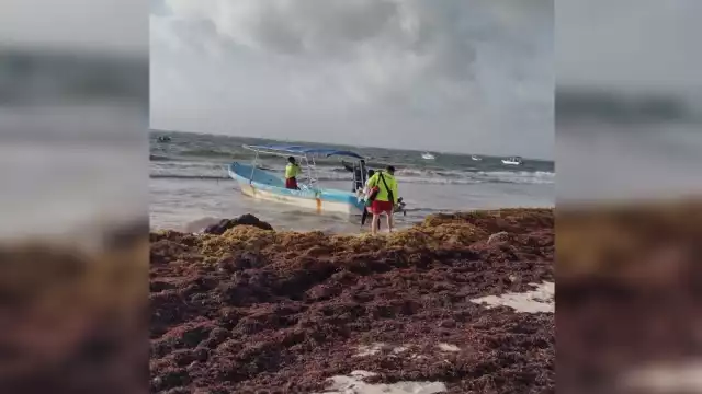 Los rescatistas encontraron el cadáver de un hombre en una zona rocosa de la costa de Tulum, que fue sacado y llevado al Semefo de la ciudad